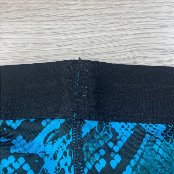 Nike Pro Cool Blue Snakeskin 11" Bike Shorts - Picture 9 of 13